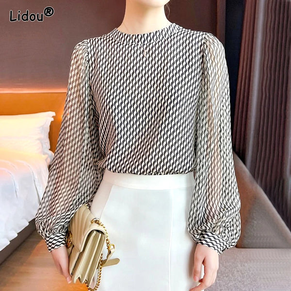 Summer Elegance: Standing Neck Wave Stripe Loose Pullover – Stylish Imitation Silk Top